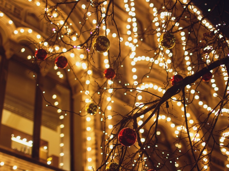 Winter Roofing Tips: Put Up Holiday Lights